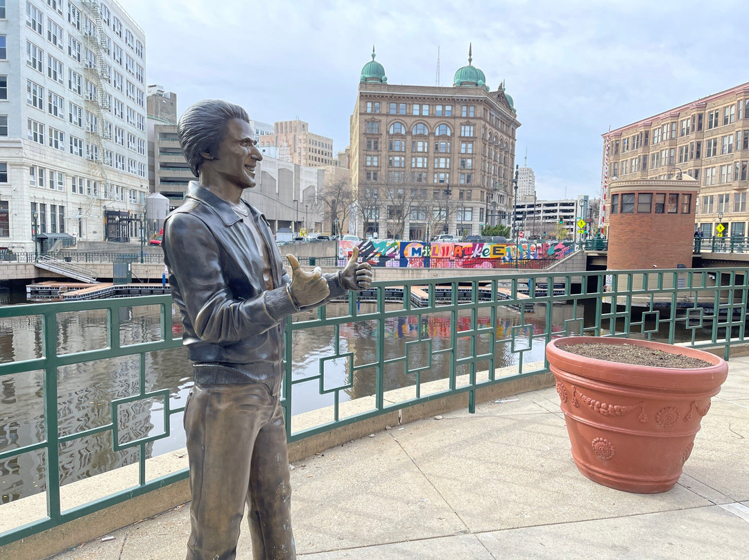 Milwaukee RiverWalk-密尔沃基必去景点