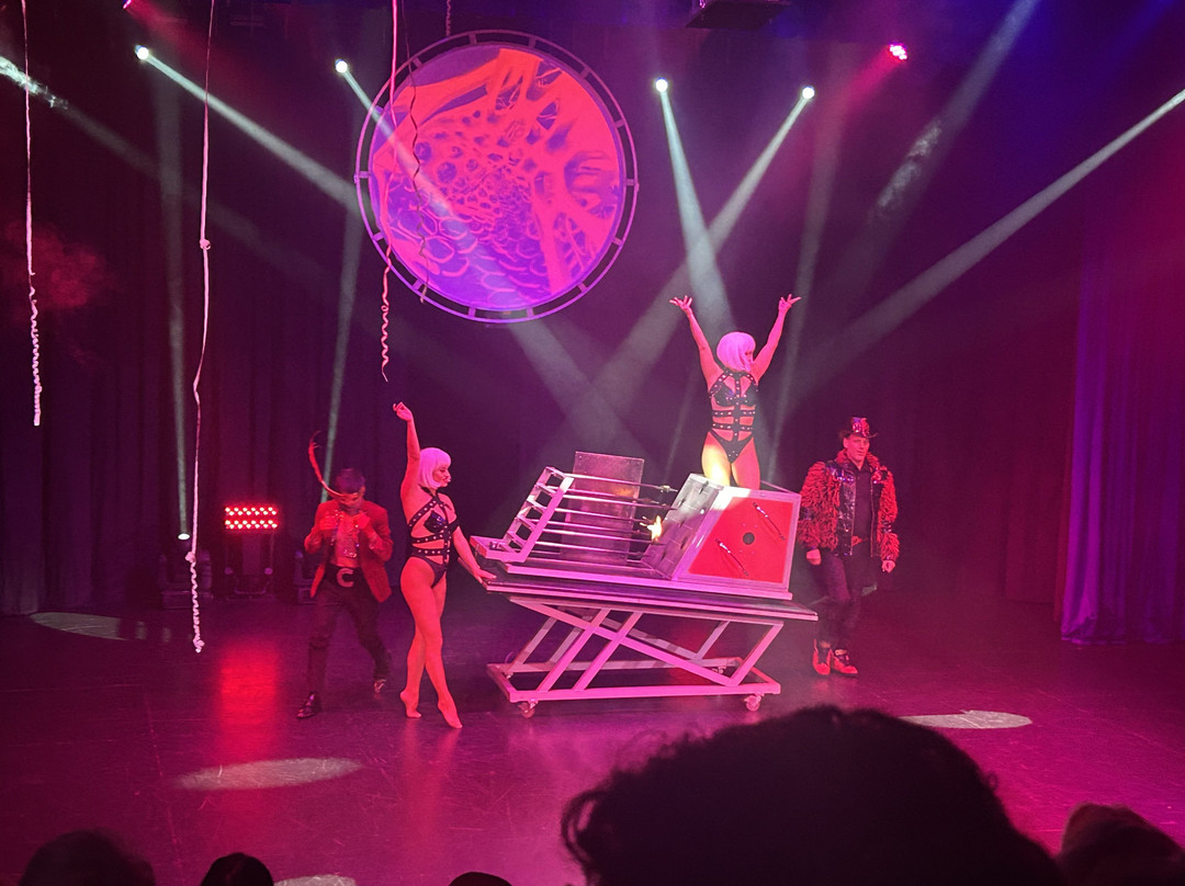 Magique at The Theatre景点图片