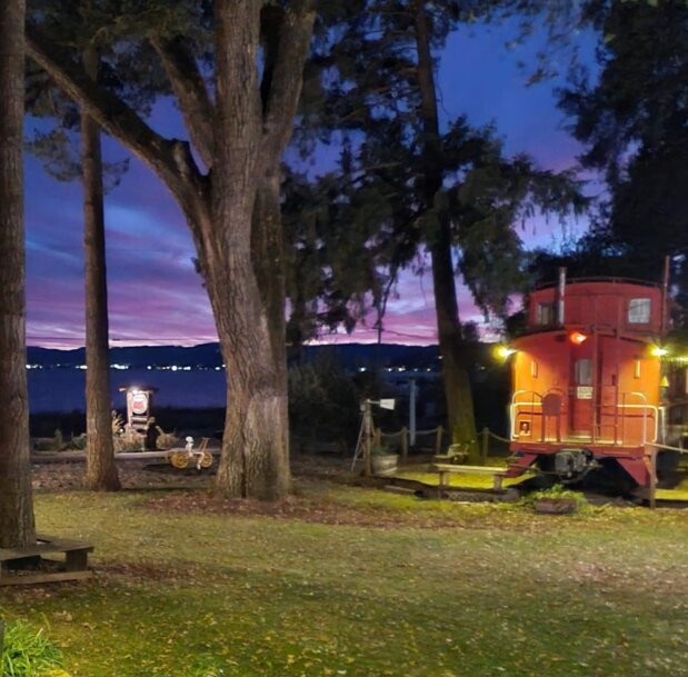 Featherbed Railroad Bed & Breakfast Resort主图