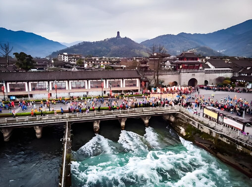 Hellochinatrip Dujiangyan