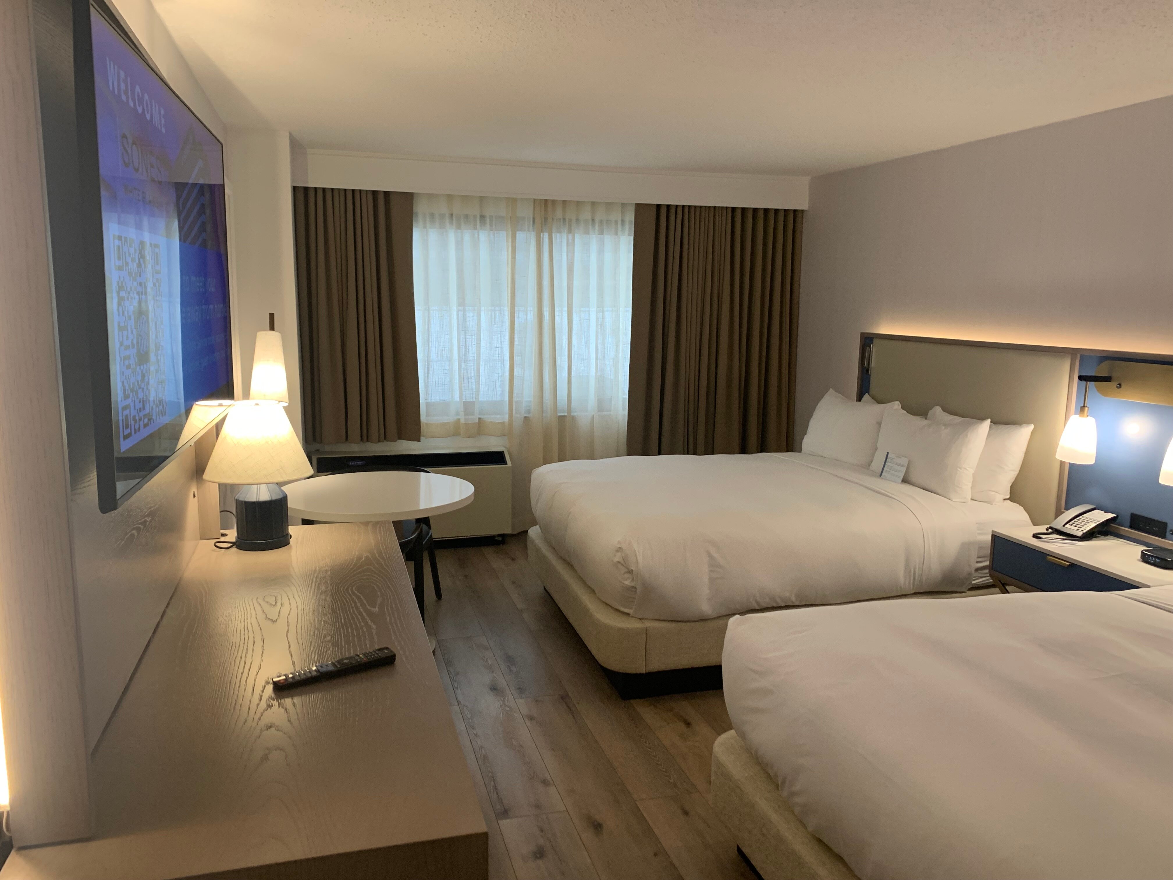 怀特普雷恩斯市区皇冠假日酒店-客卧