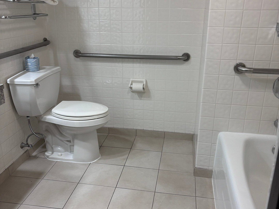 Drury Inn & Suites St. Louis Airport主图