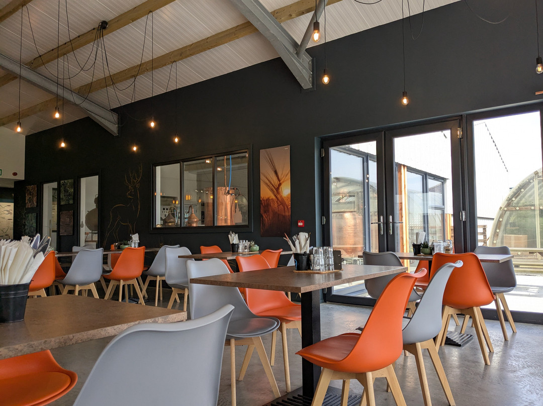 Deerness Distillery and Dashing Deer Kitchen & Bar景点图片
