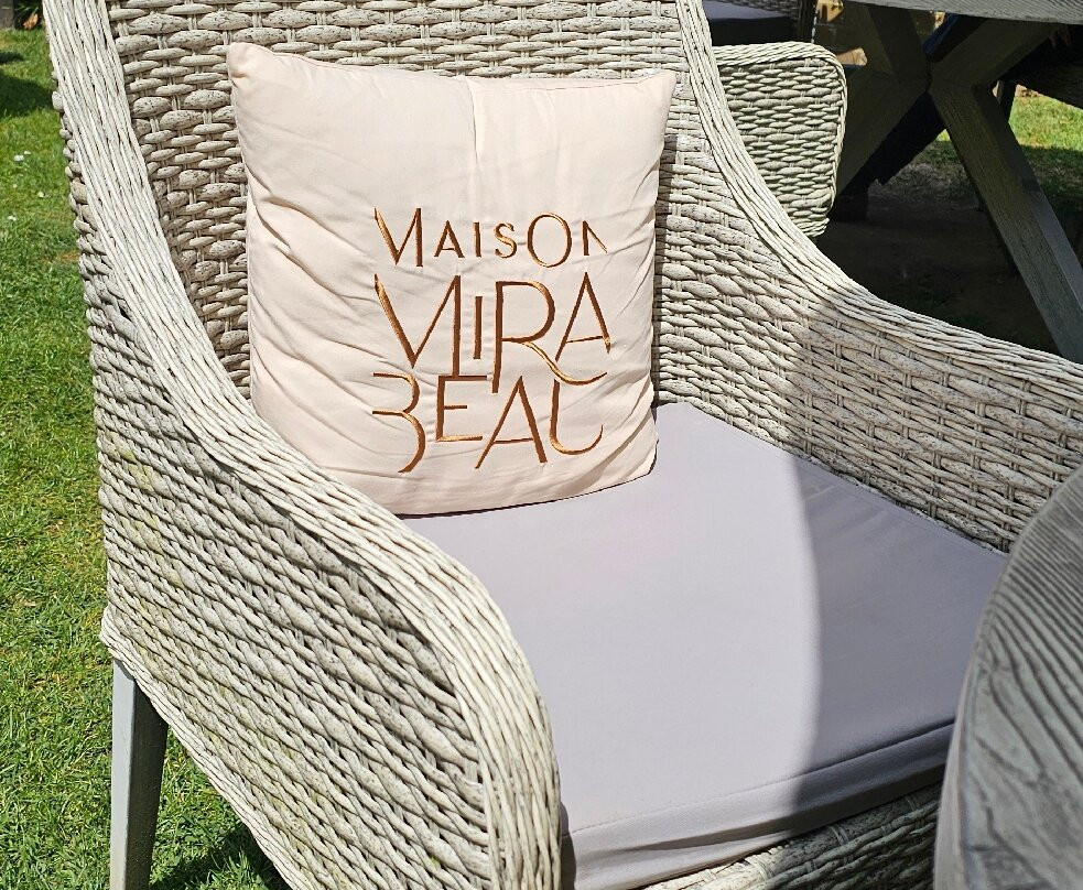 富勒白鹿酒店主图