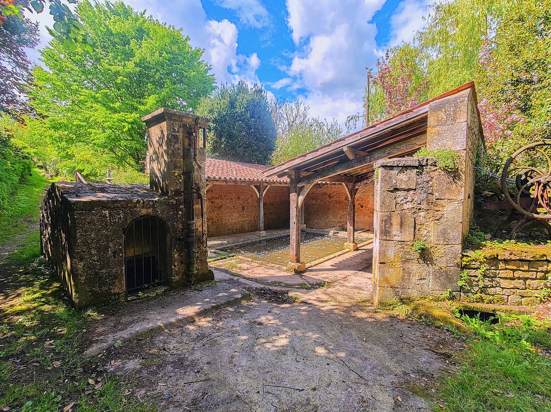 Le Lavoir Et La Fontaine Lunar景点图片