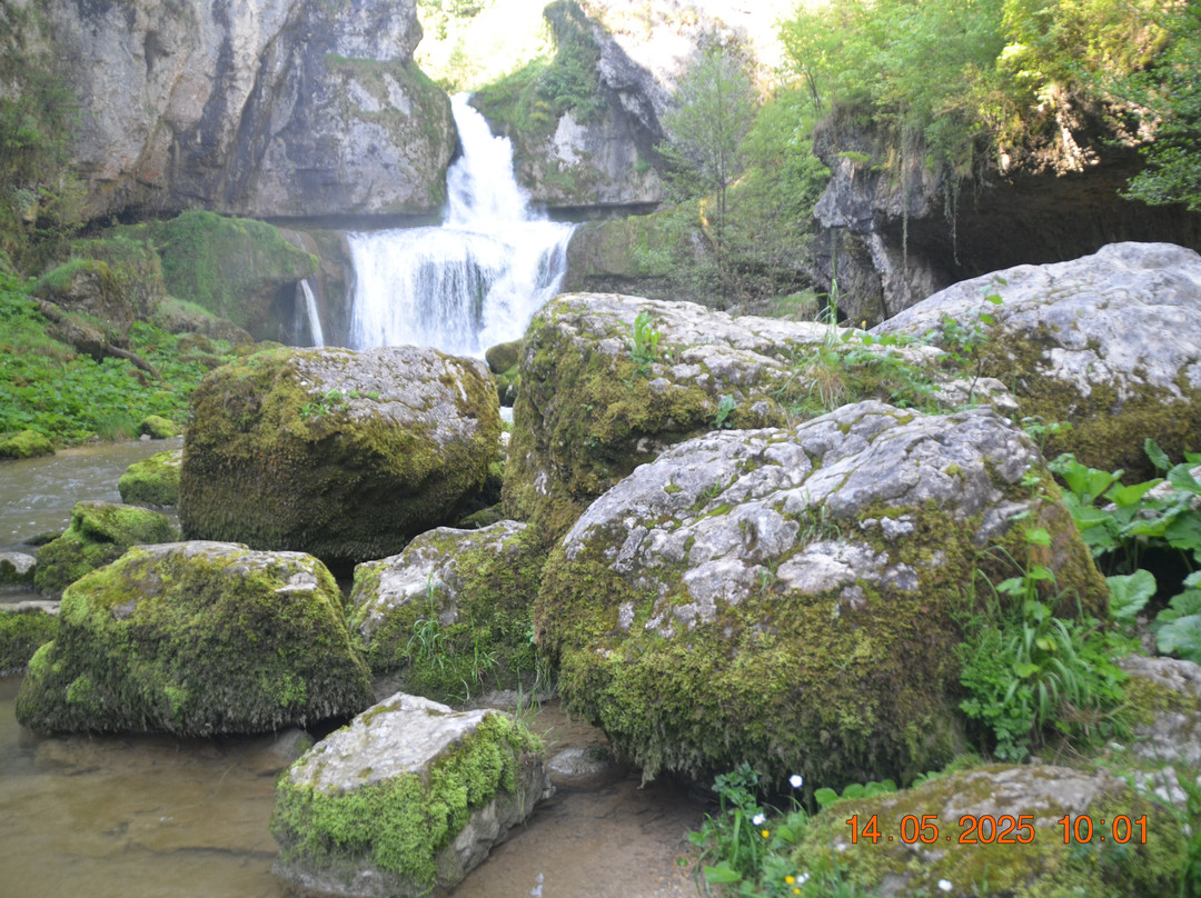 La Cascade de la Billaude景点图片