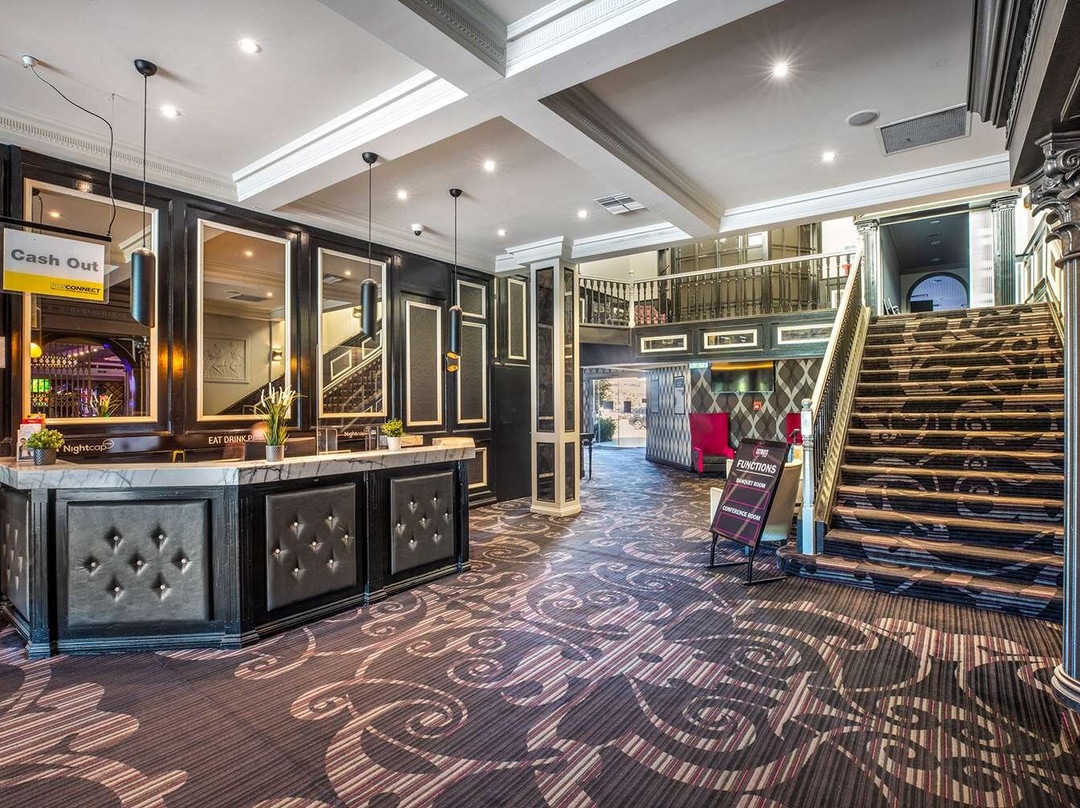 Nightcap at Skyways Hotel主图