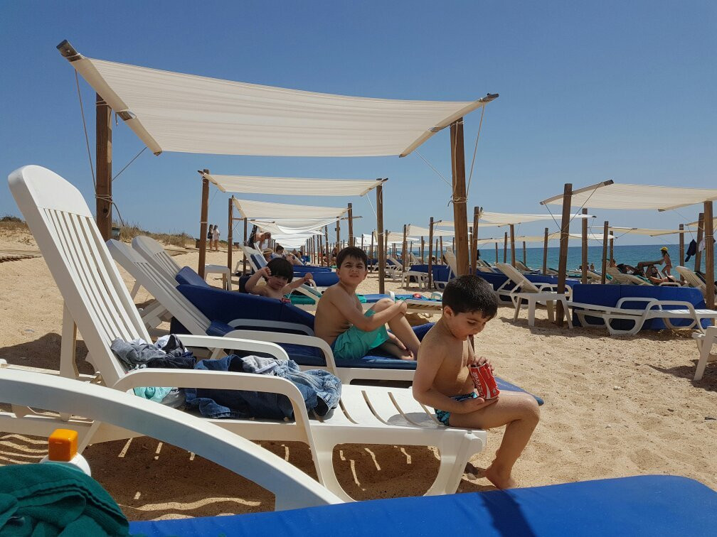 Garrão Nascente Beach-Vale do Garrao必去景点