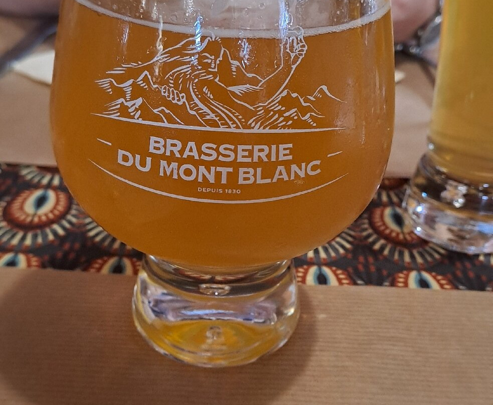 Les Rochers Blancs主图