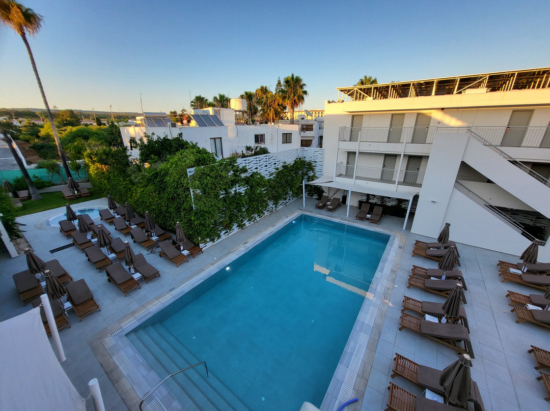 Nissi Park Hotel主图