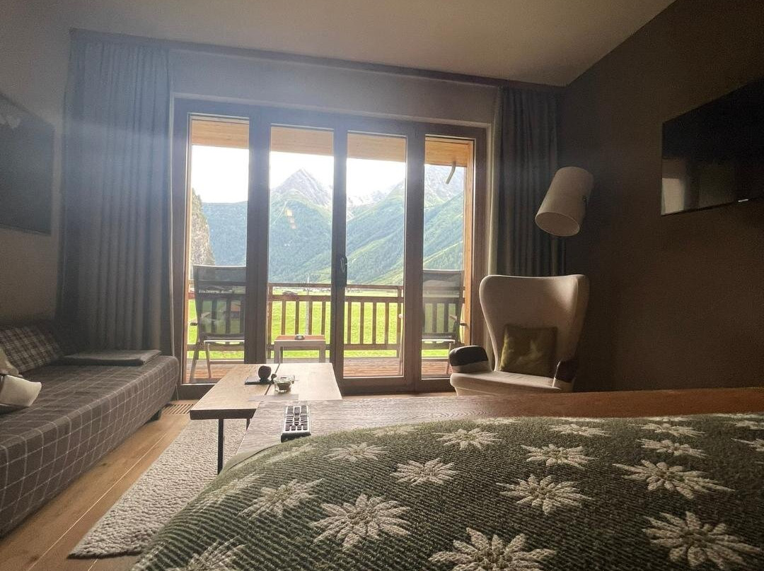 四星级水族圆顶高级酒店主图