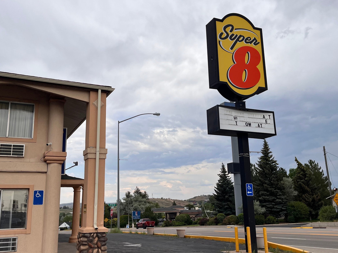 埃文斯顿速8酒店主图