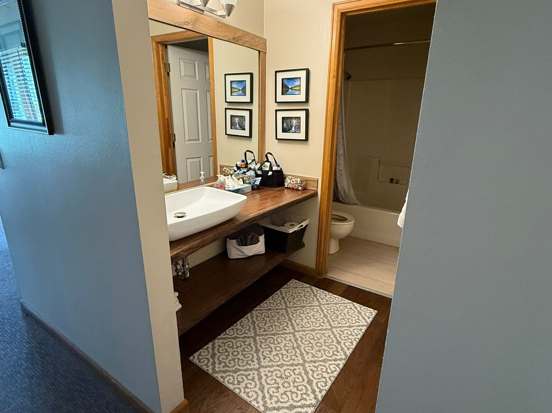 The Woodlands on Fall River主图