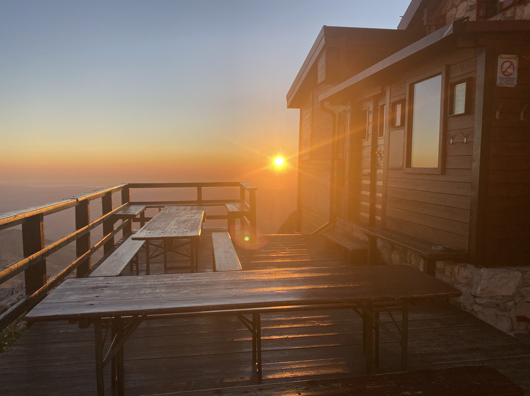 Dai Prati di Tivo al Rifugio Franchetti-Pietracamela必去景点