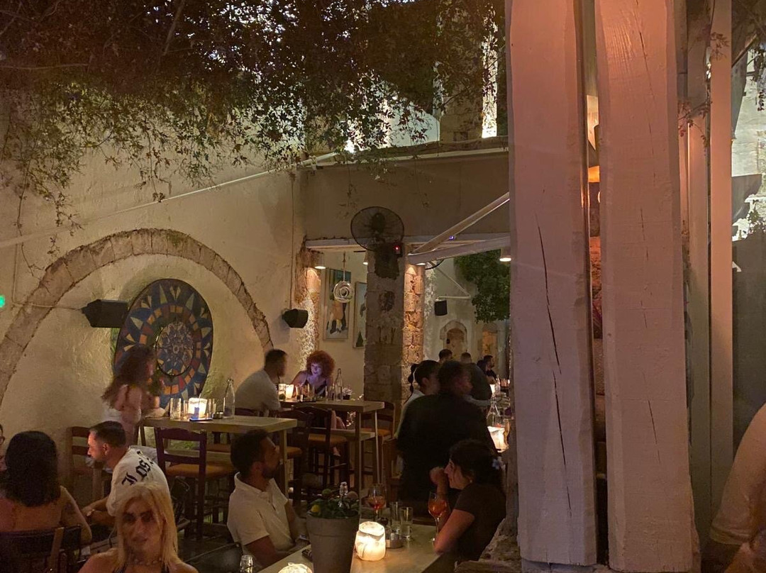Sinagogi open air bar-干尼亚必去景点