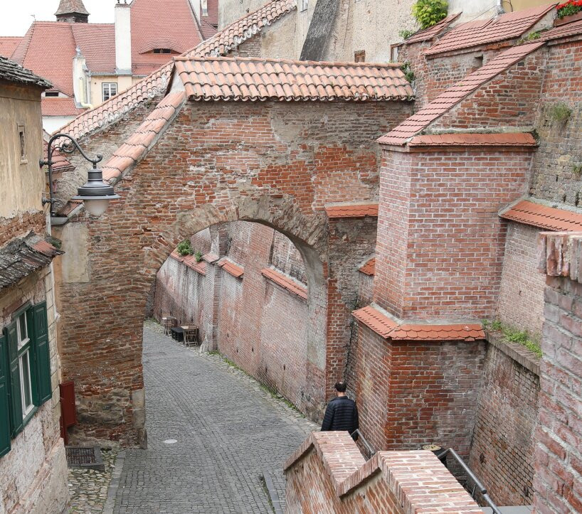 Passage of Stairs-锡比乌必去景点