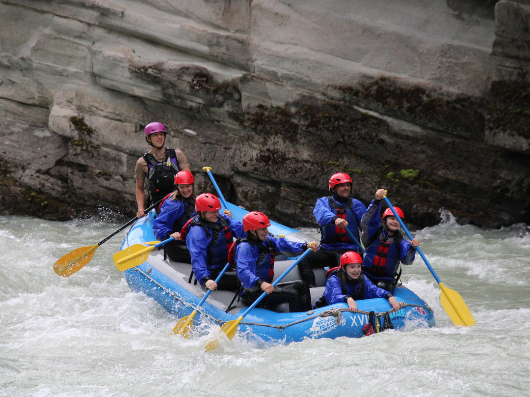 Mount Robson Whitewater Rafting Co.-维尔蒙特必去景点