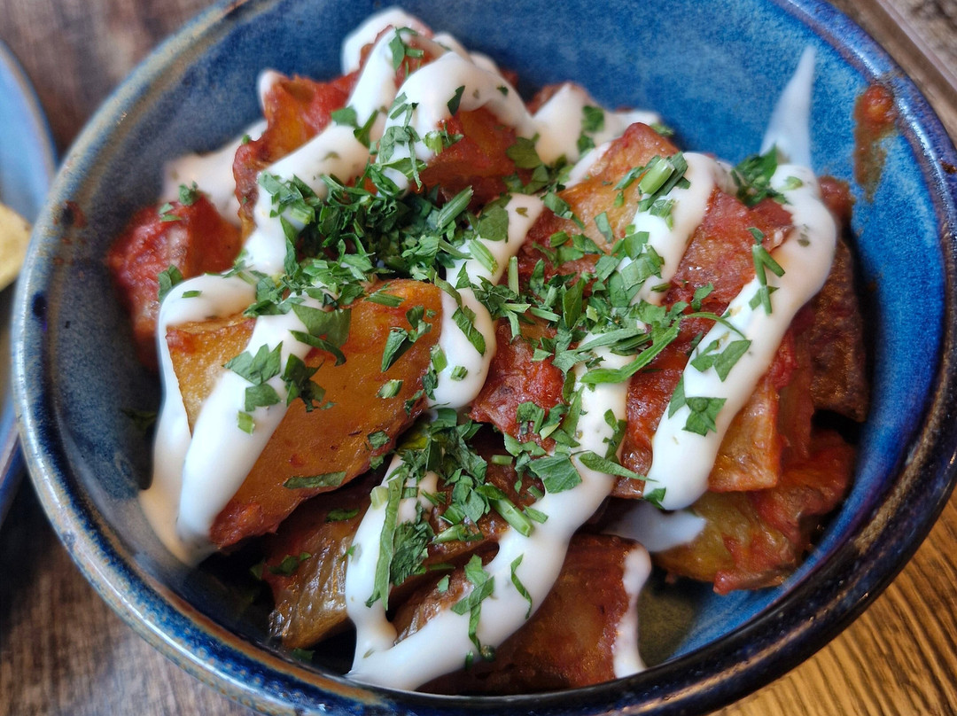 Common Bar & Kitchen