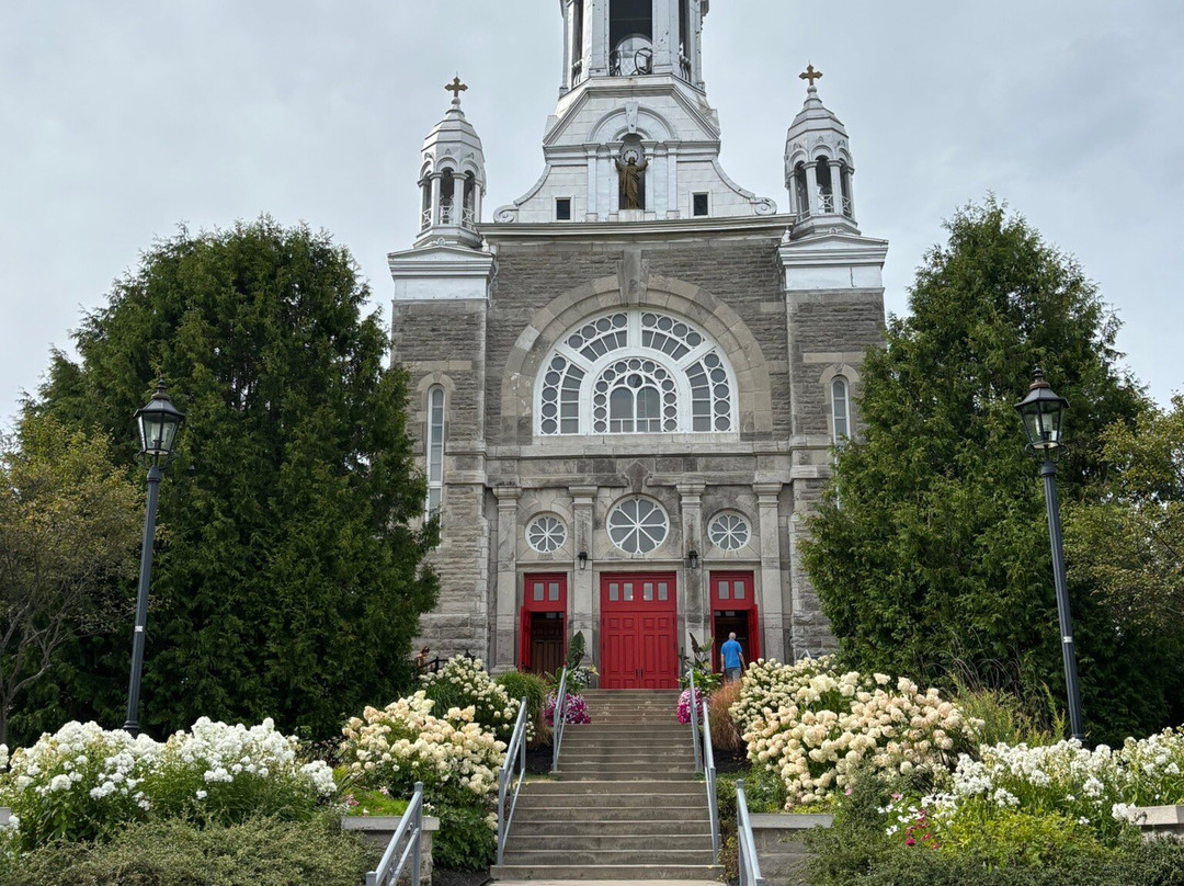 Saint-sauveur Church-Saint Sauveur des Monts必去景点