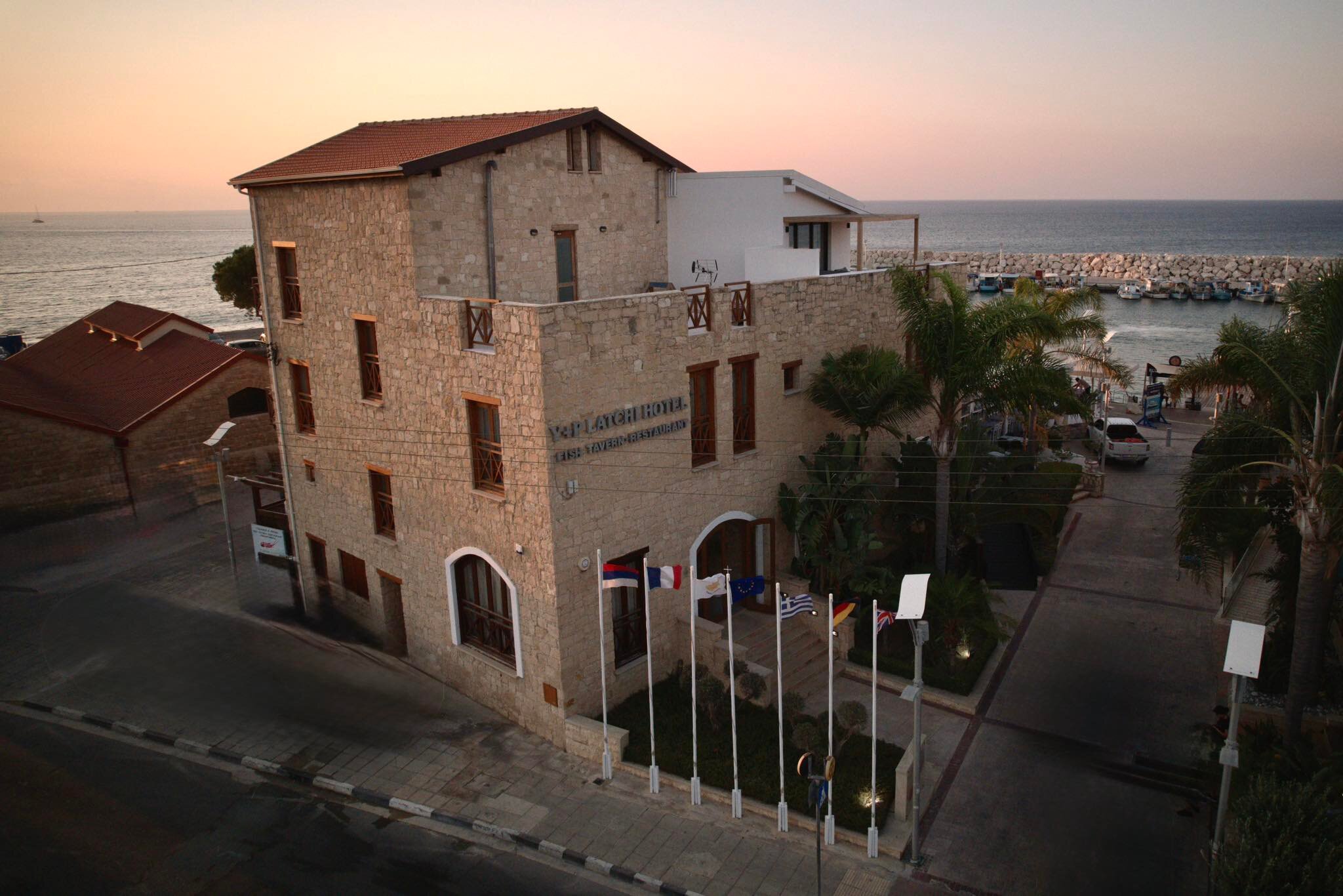 Y&p Latchi Hotel-浴室