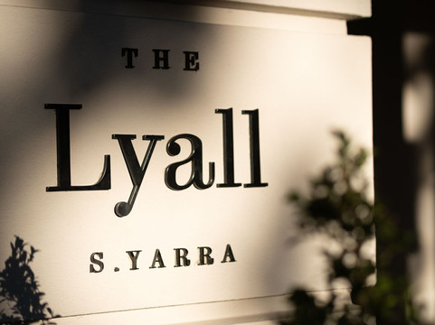 里阿尔酒店主图