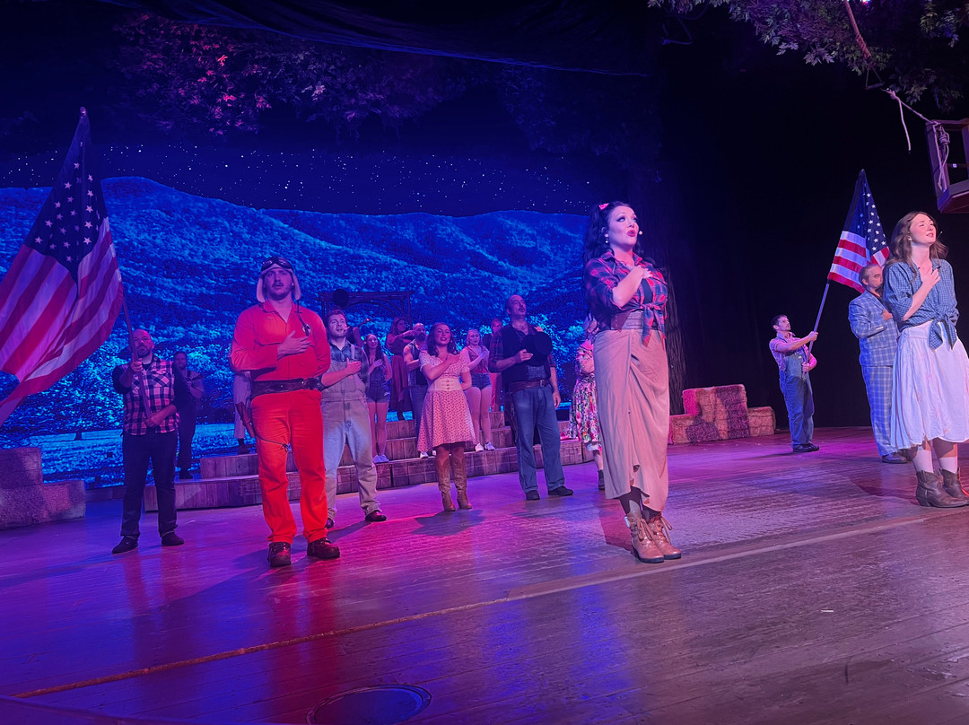 Hatfield & McCoy Dinner Show-皮金福奇必去景点