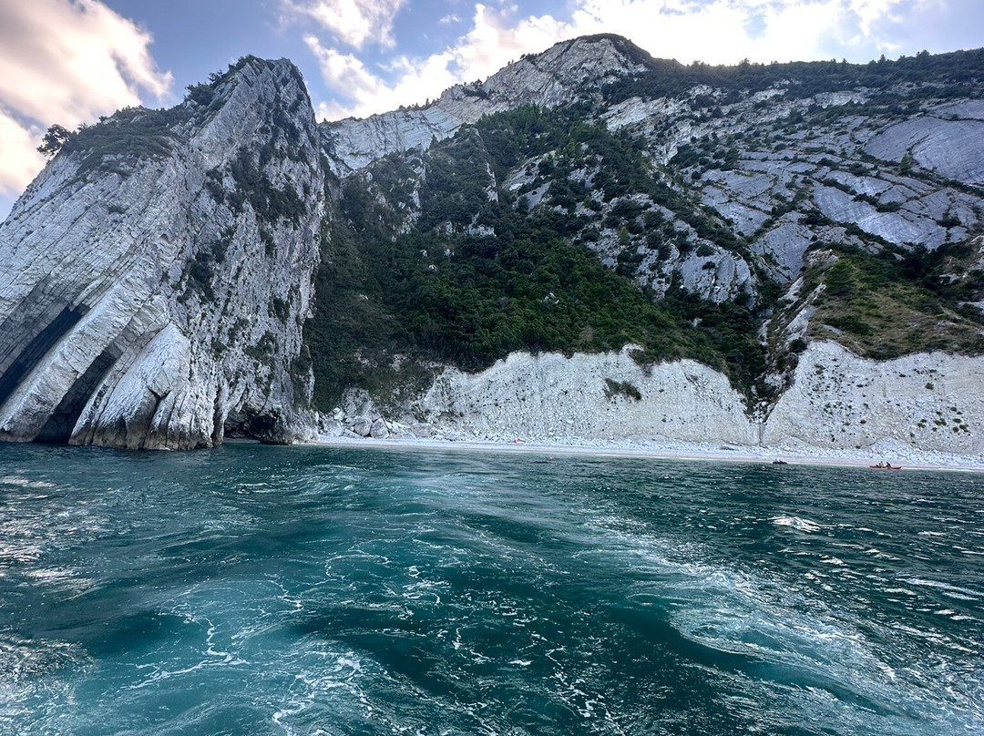 Traghettatori Riviera del Conero-努马纳必去景点