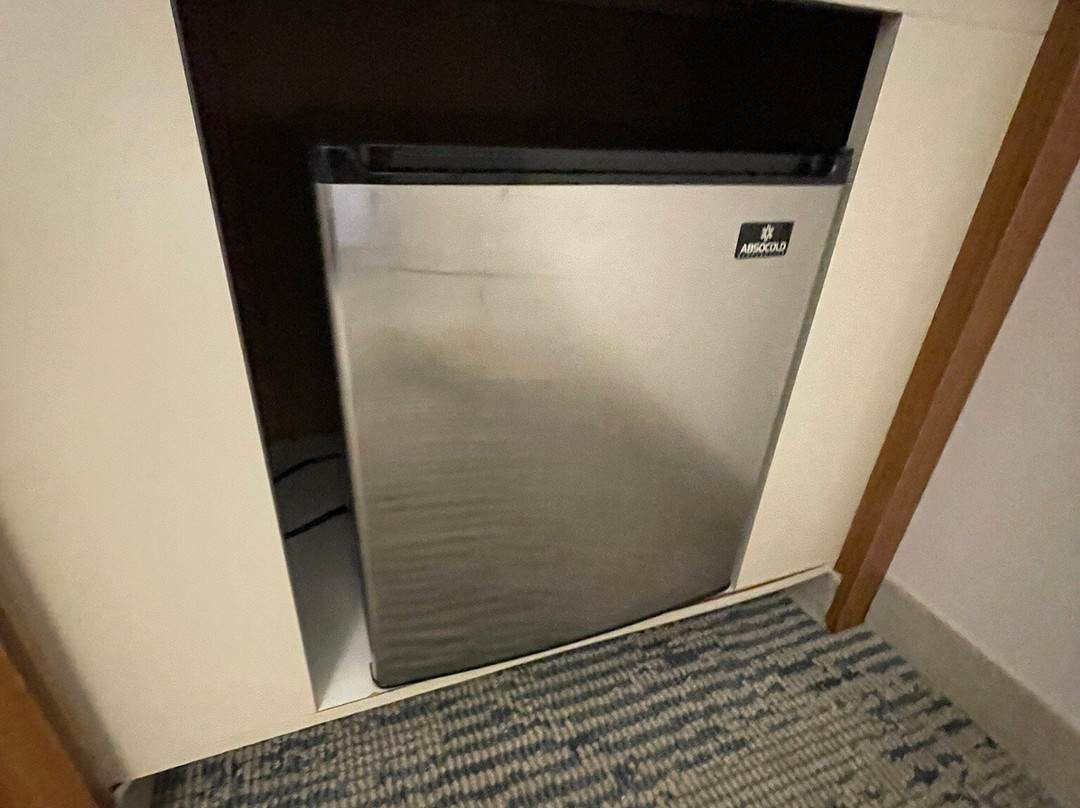 布法罗机场春季山丘套房酒店主图