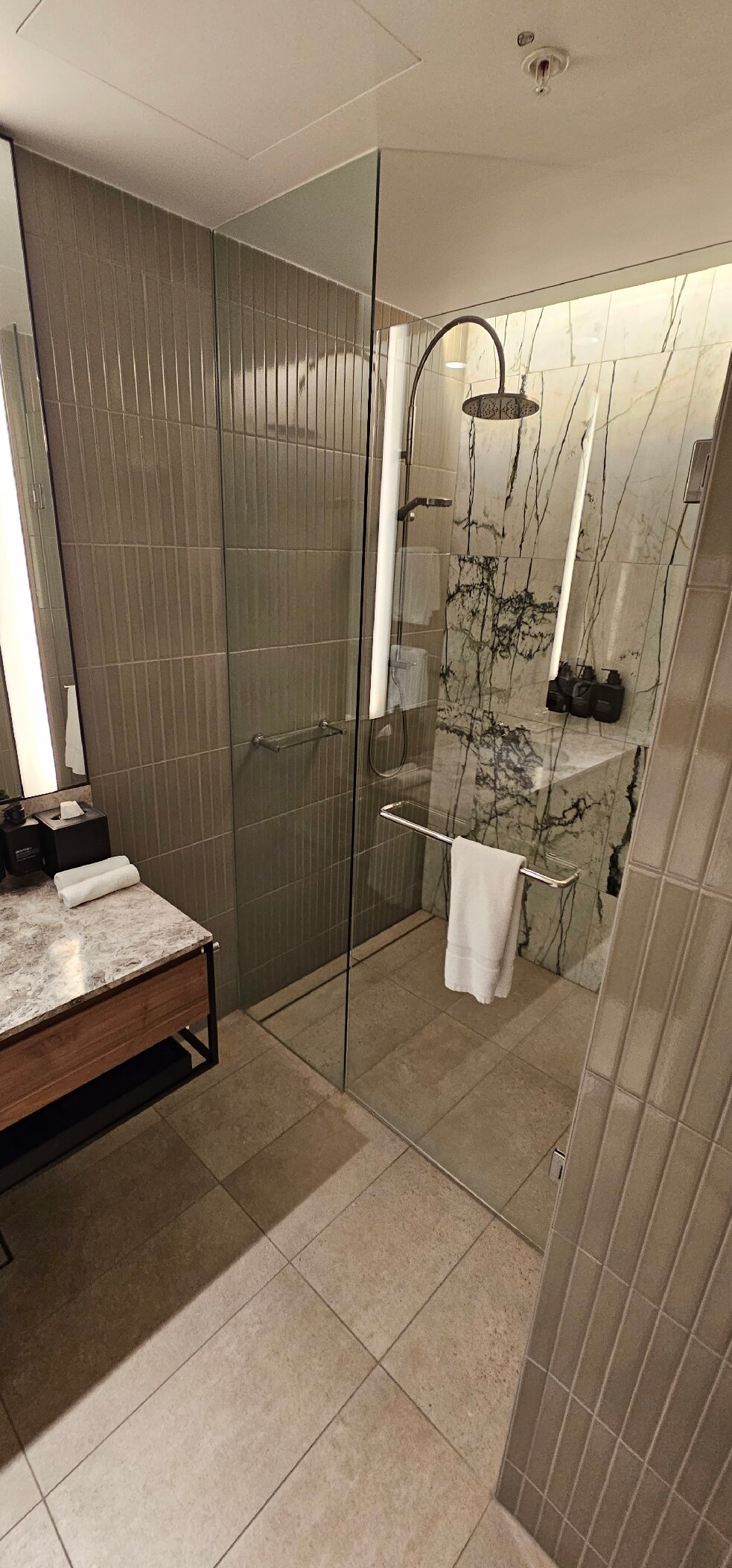 A by Adina Canberra-官方