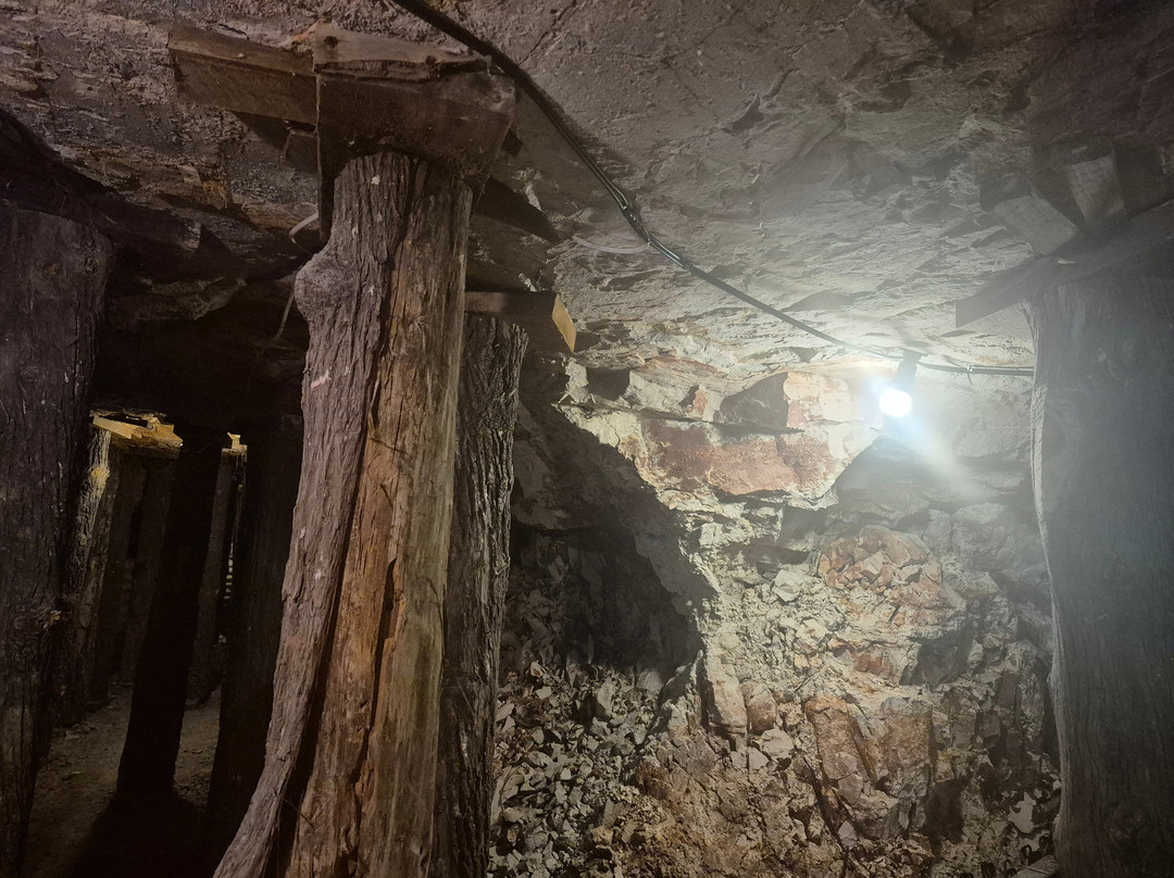 Chambers of The Black Hand-Lightning Ridge必去景点