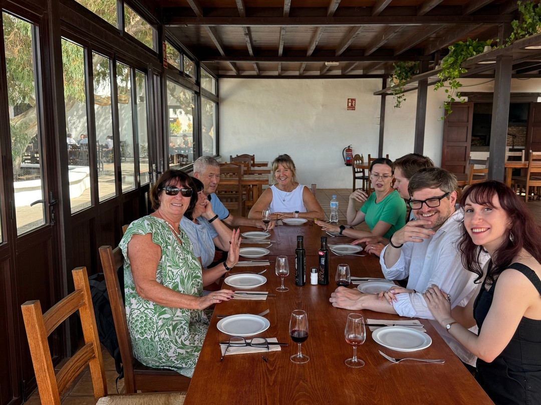Wine Tours Lanzarote-卡门港必去景点