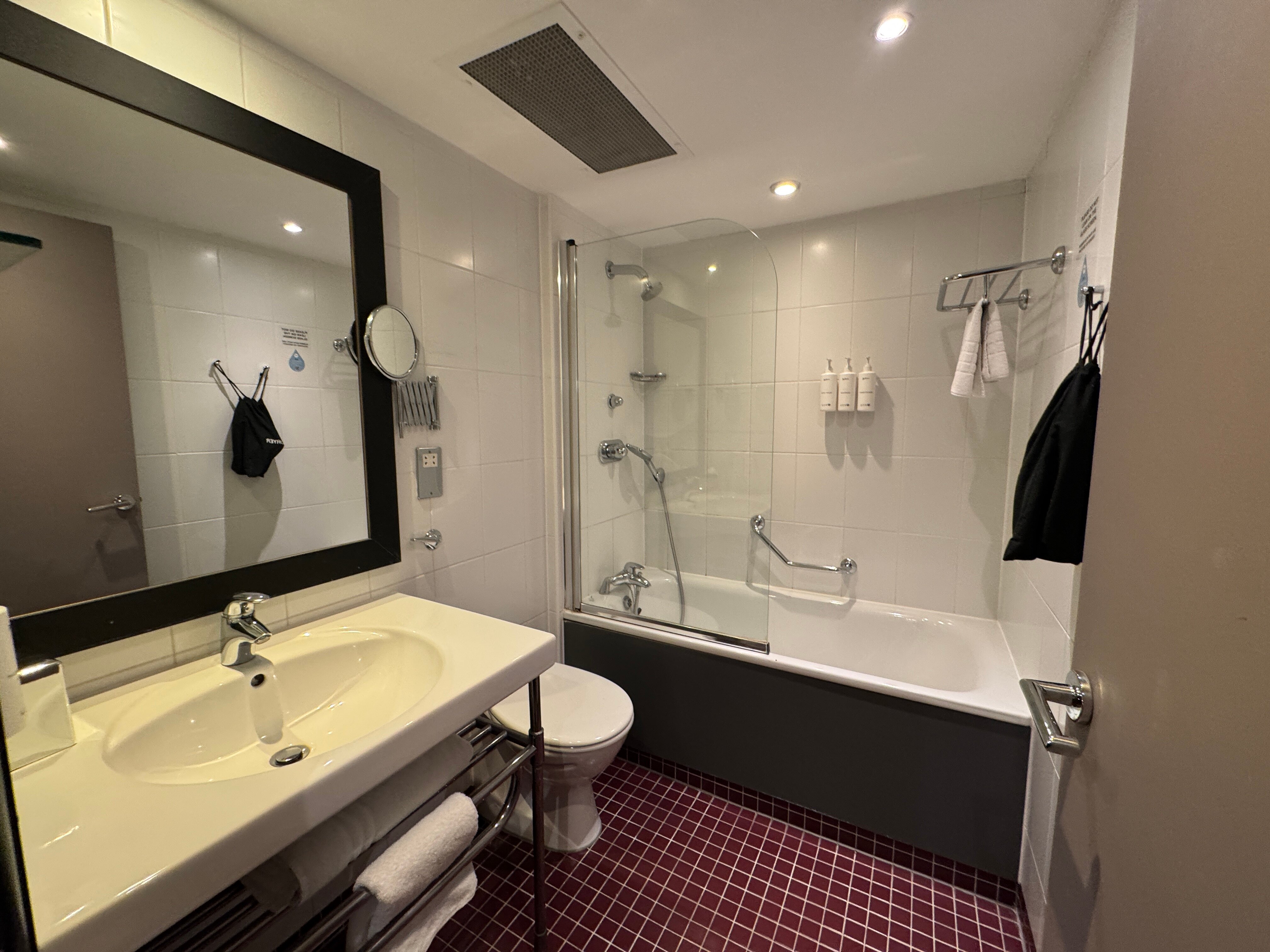Radisson Hotel & Conference Centre London Heathrow-浴室