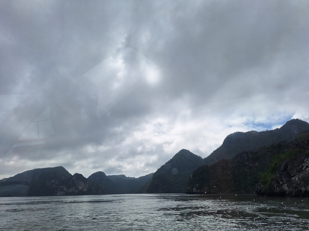 Elite of the Seas-下龙湾必去景点