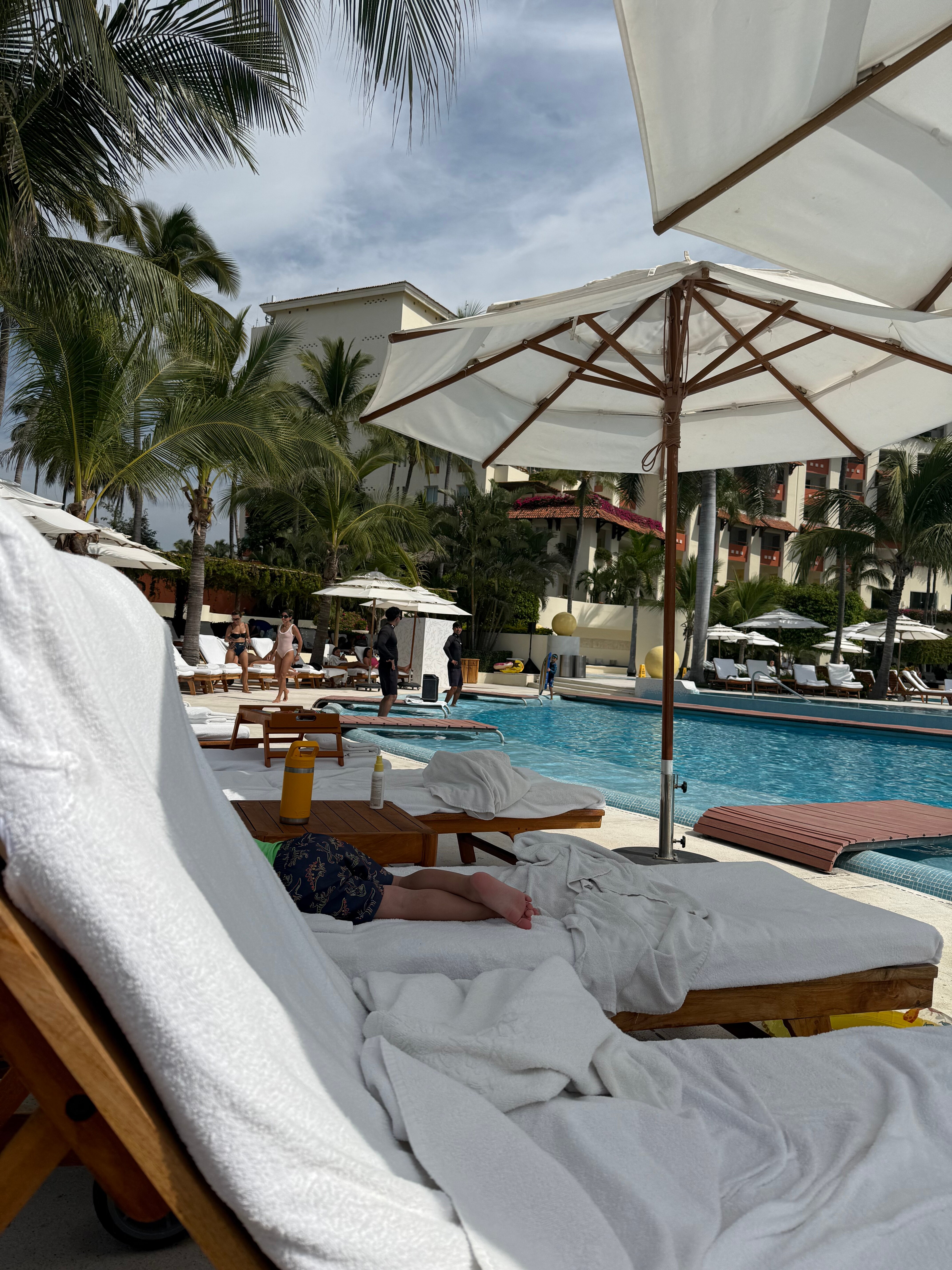 纳亚里特海滨维拉斯大酒店-泳池