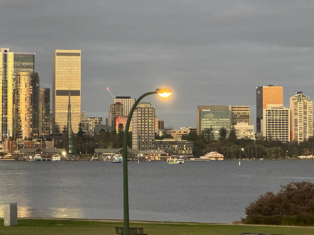 The Peninsula Riverside Apartments主图