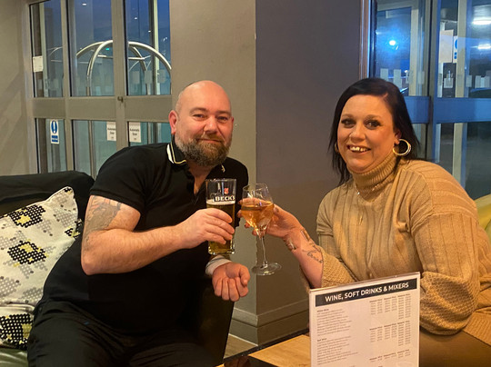 假日巴斯尔登酒店主图