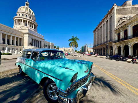 Cuban Classic Car Tours by Eddy