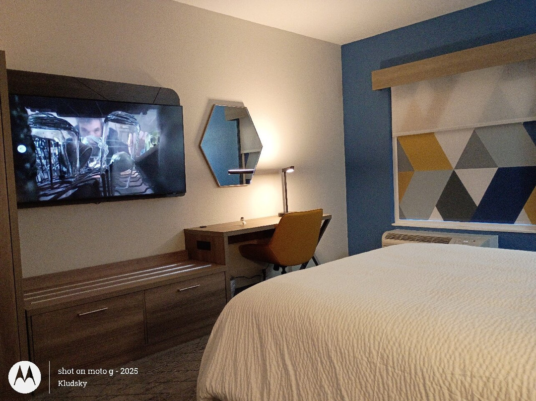 Holiday Inn Express & Suites Clarksville North, By IHG