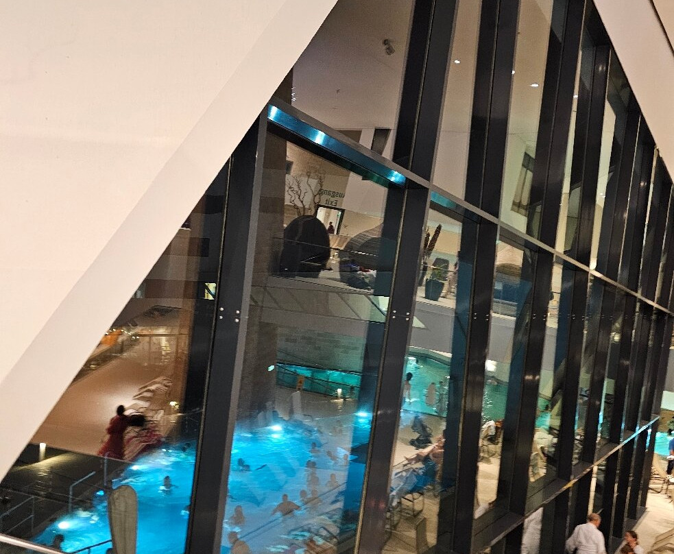 卡拉温肯贺夫温泉酒店主图