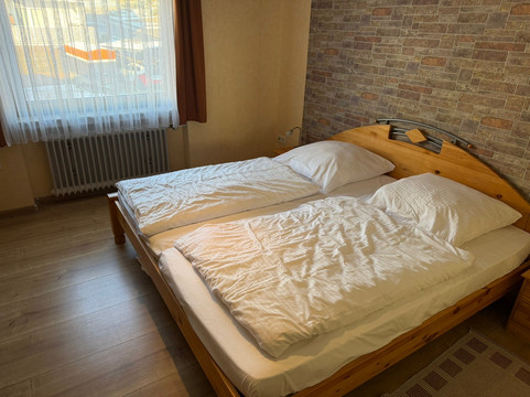 祖姆施瓦贝纳斯特餐厅酒店主图