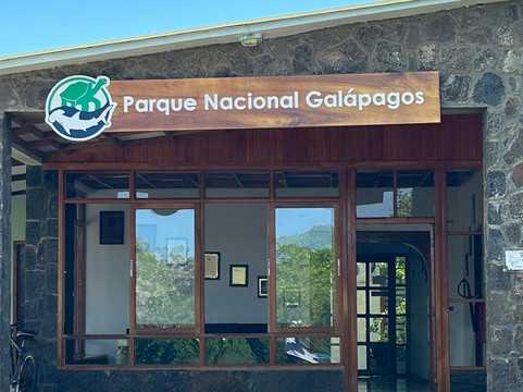 Charles Darwin Research Station-阿约拉港必去景点