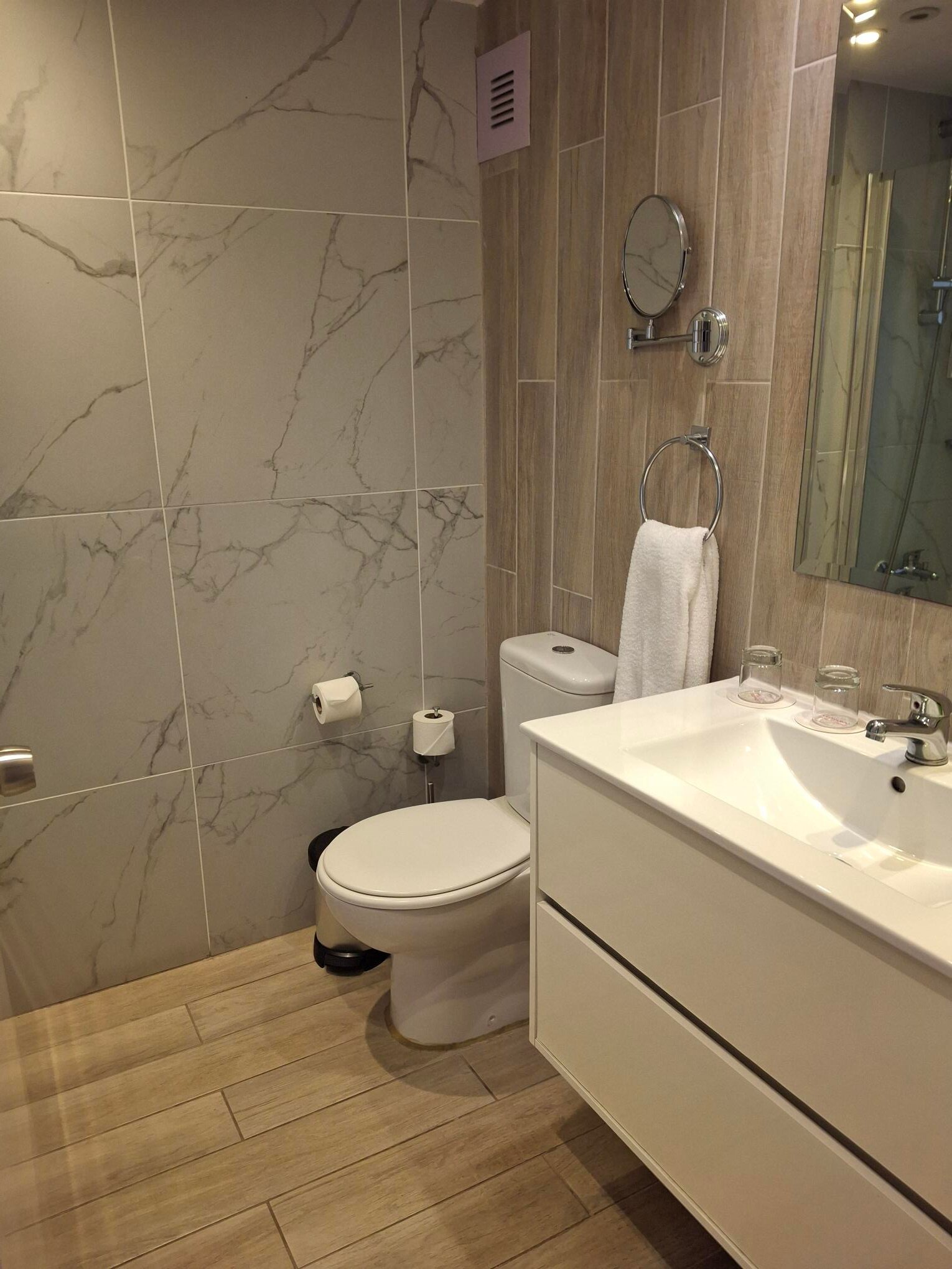 莱昂纳多广场塞浦路斯马里斯海滩水疗酒店-浴室