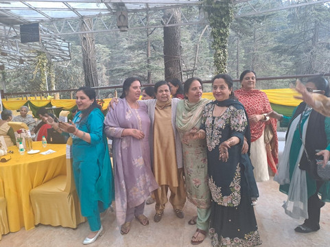 东伯恩度假村酒店主图