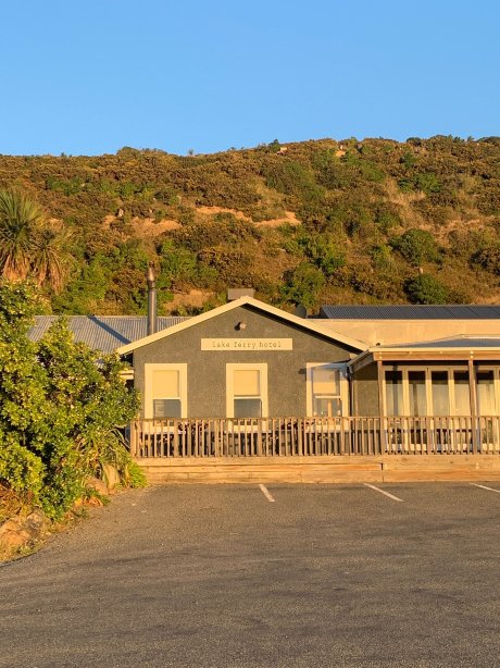 Lake Ferry Hotel-官方