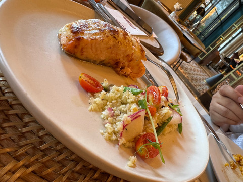 Bueno Tapas & Wine - BGC