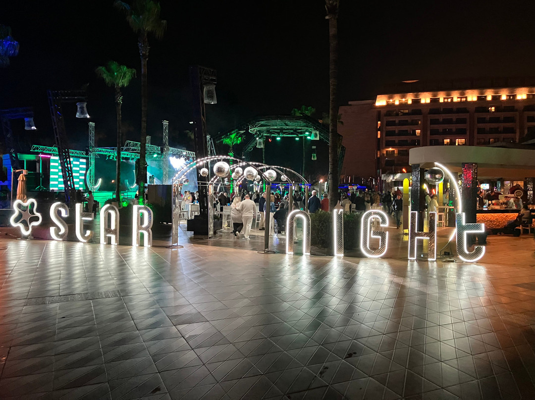 途易蔚蓝魔幻生活酒店主图