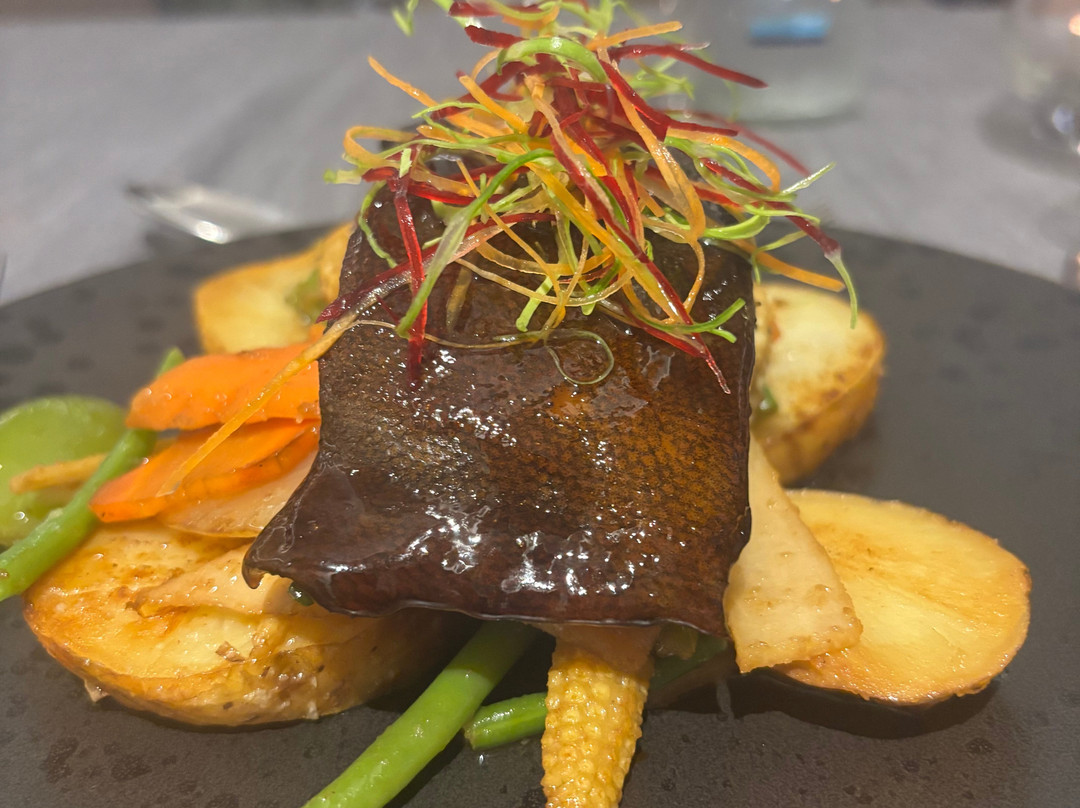 日出玉石酒店-限成人主图