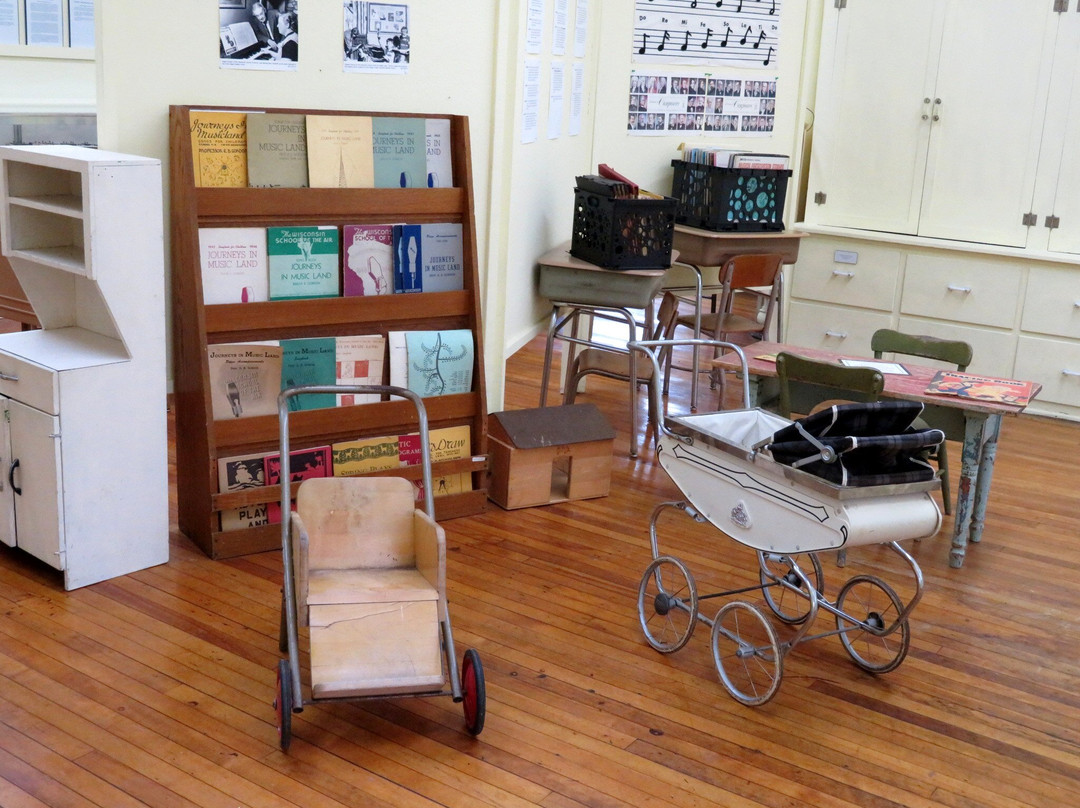 Mayville White Limestone School Museum-Mayville必去景点