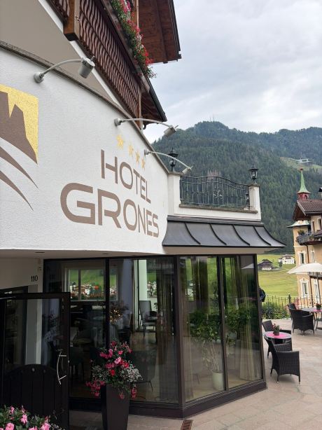 格罗奈思酒店-旅行者