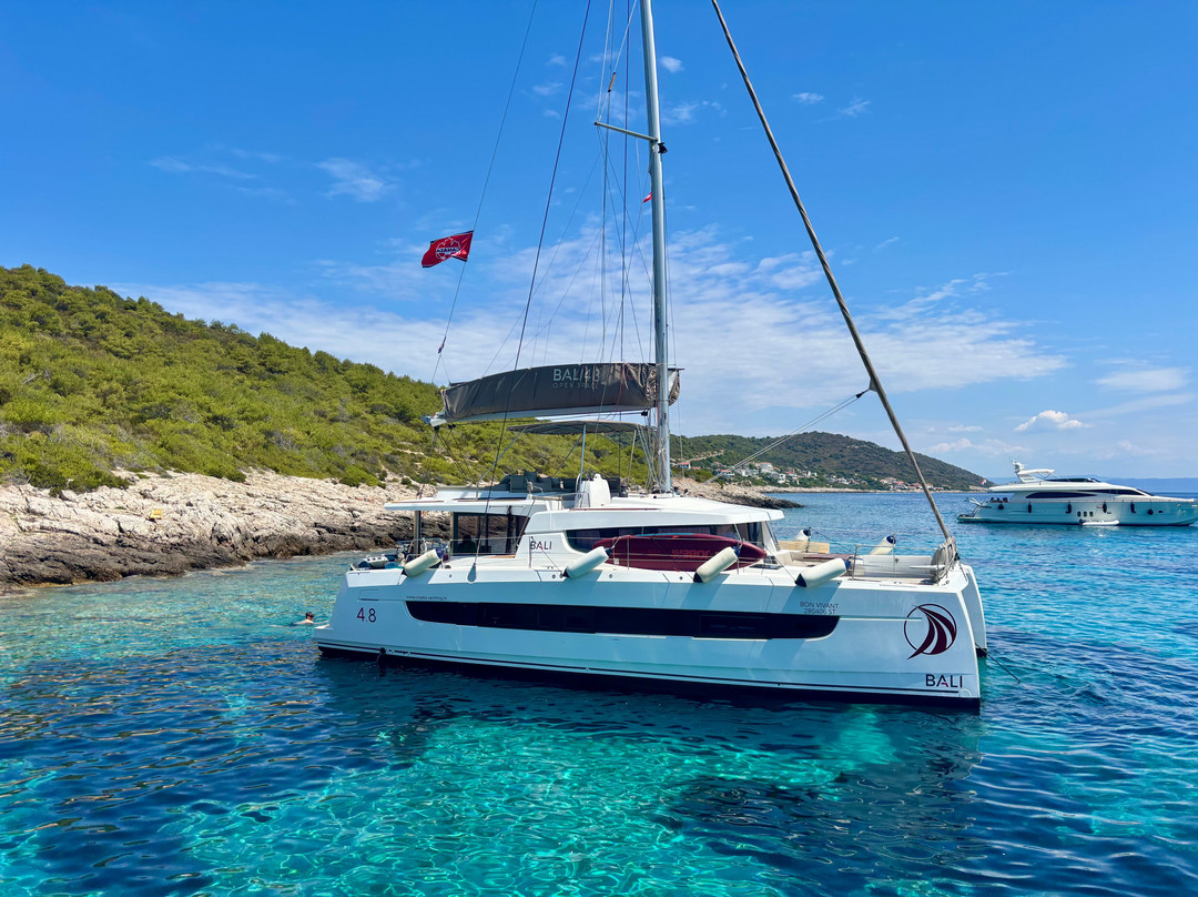 Globe Yacht Charter-斯普利特必去景点